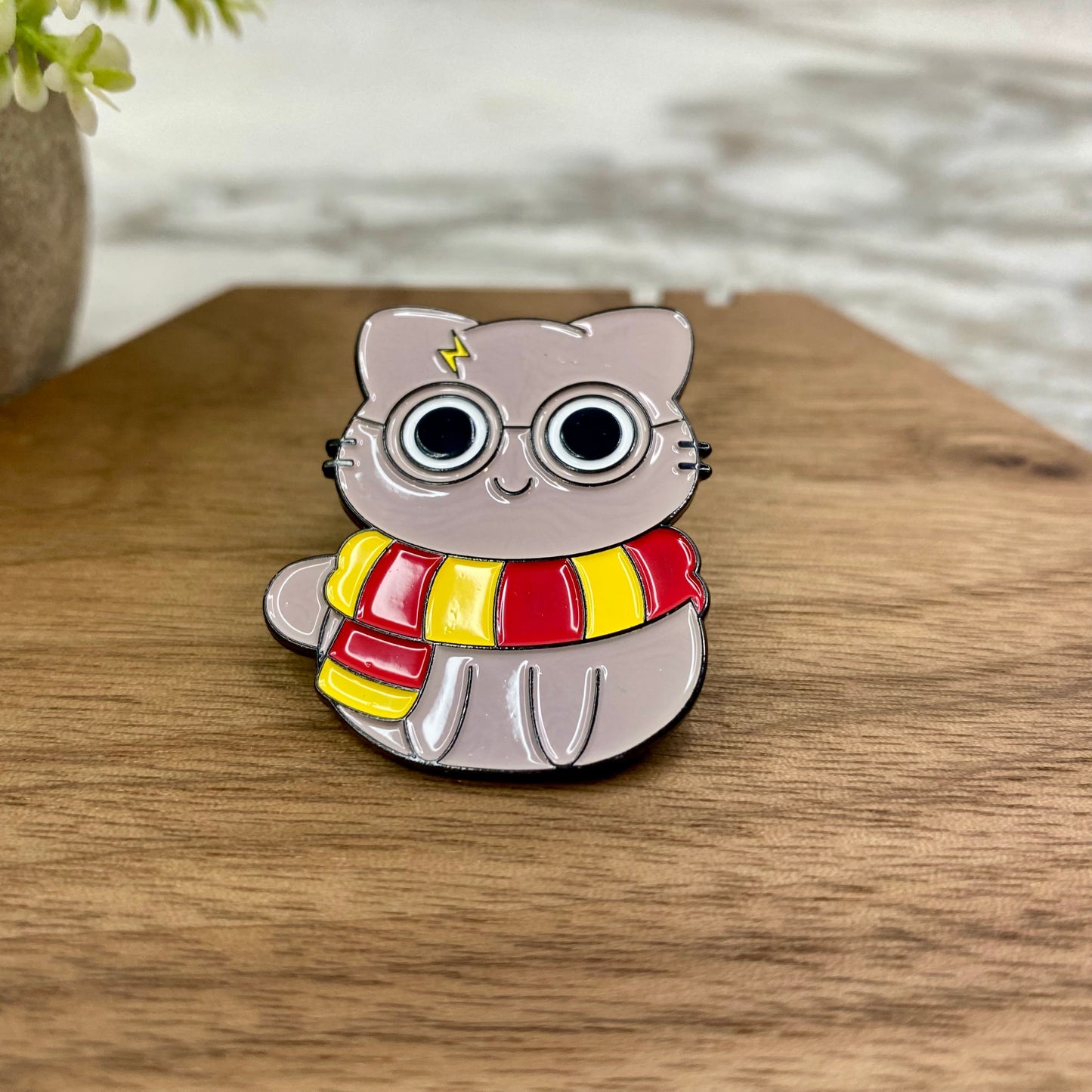 Pin - Magic Cat Yellow Red Grey MN