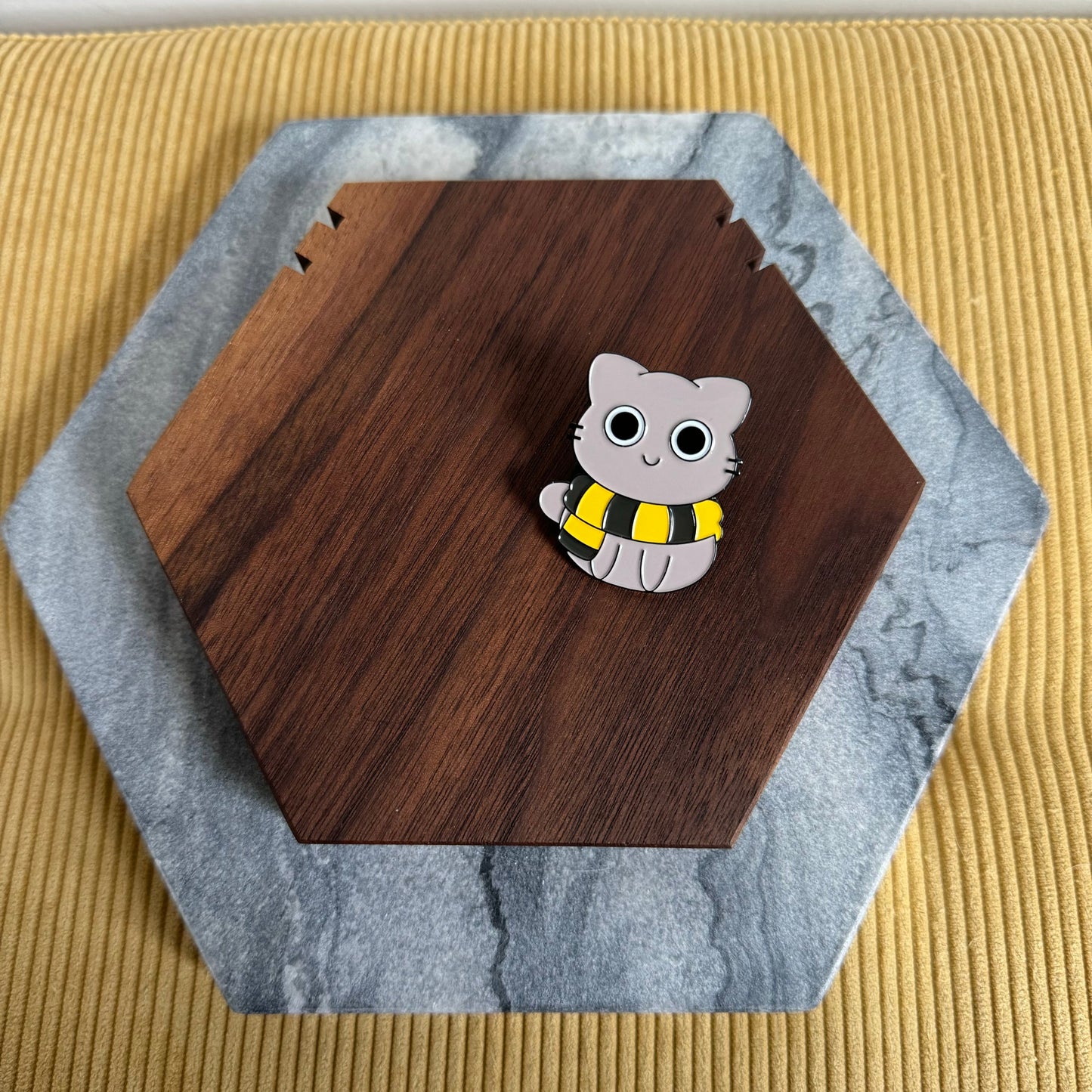 Pin - Potter Cat Yellow Grey