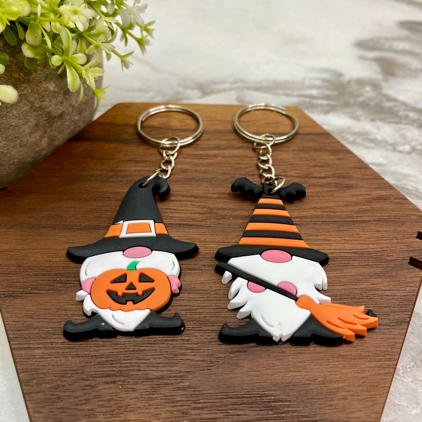 Keychain - Silicone - Halloween Gnome MNC