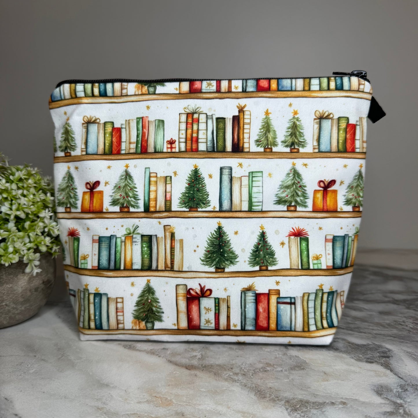 Pouch XL - Christmas Tree Bookshelf Book