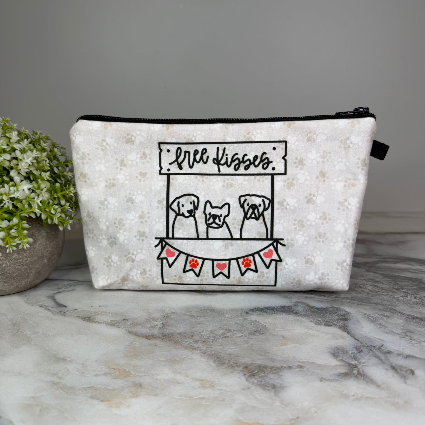 Pouch - Dog Free Kisses MN