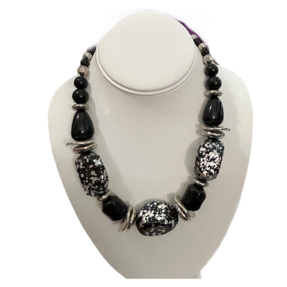 Vintage Black and Silver Tone Necklace MN