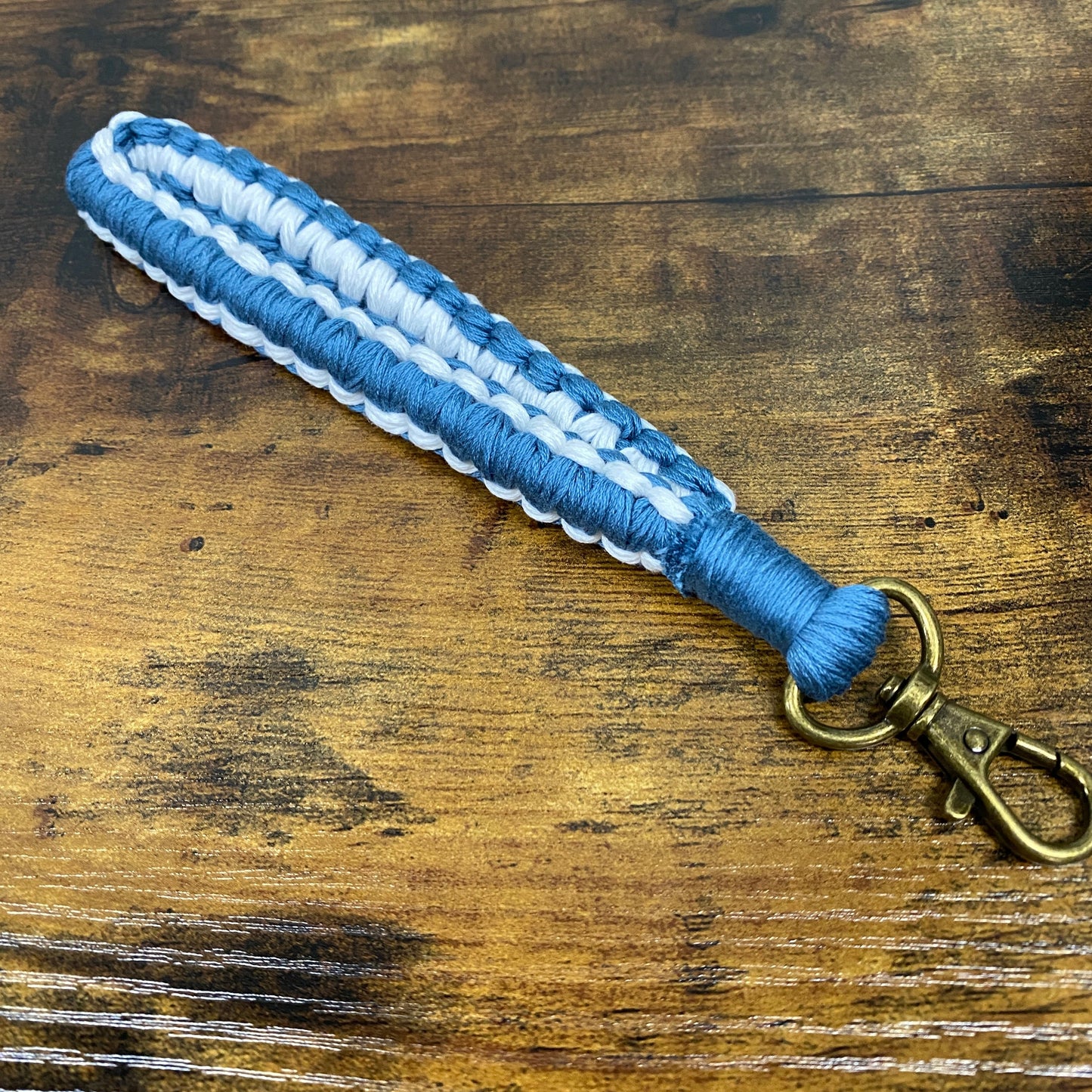 Keychain - Macrame Bracelet - White Side Stripe